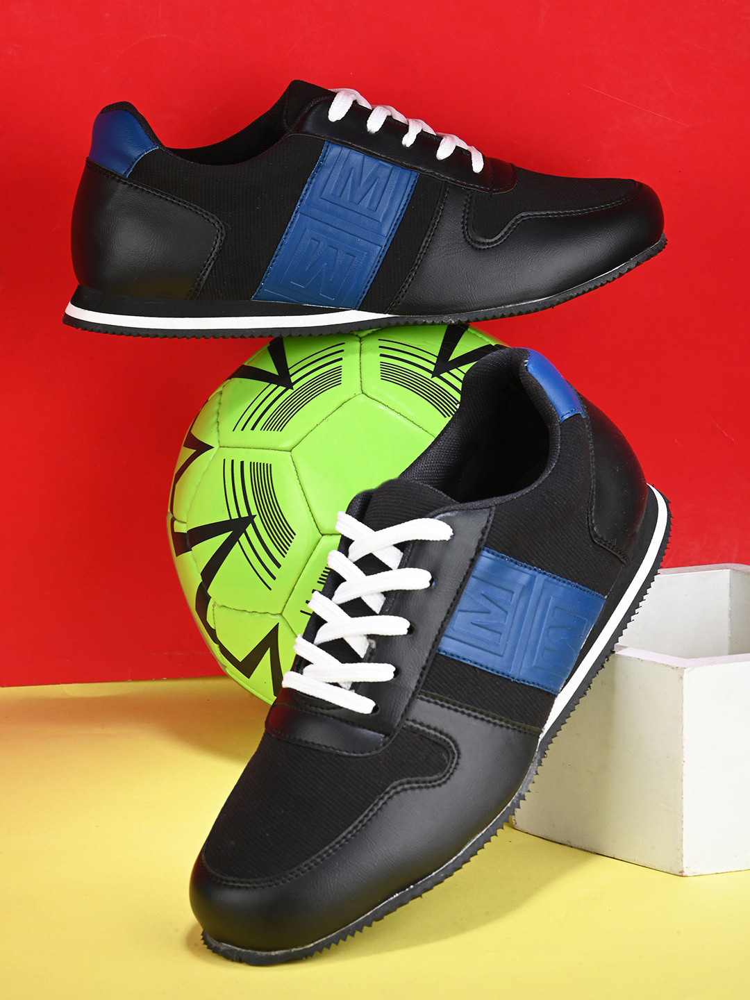 

Mast & Harbour Men Black & Blue Colourblocked Sneakers