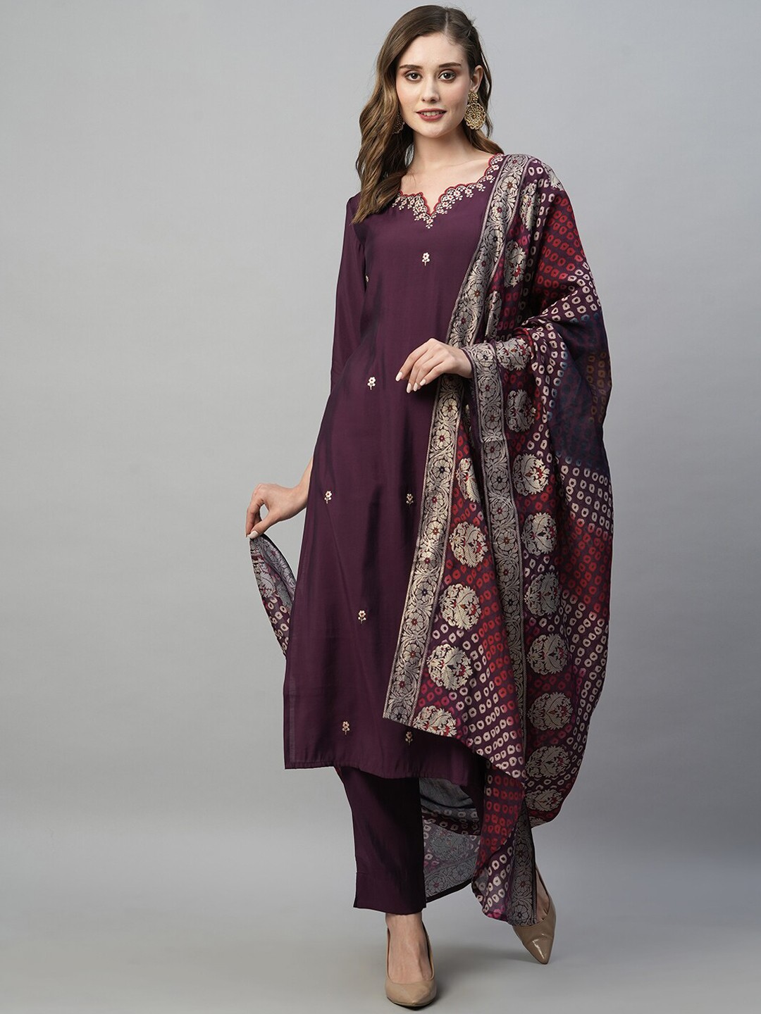 

HEEPOSH Square Neck Floral Embroidered Regular Thread Work Kurta & Trousers With Dupatta, Purple
