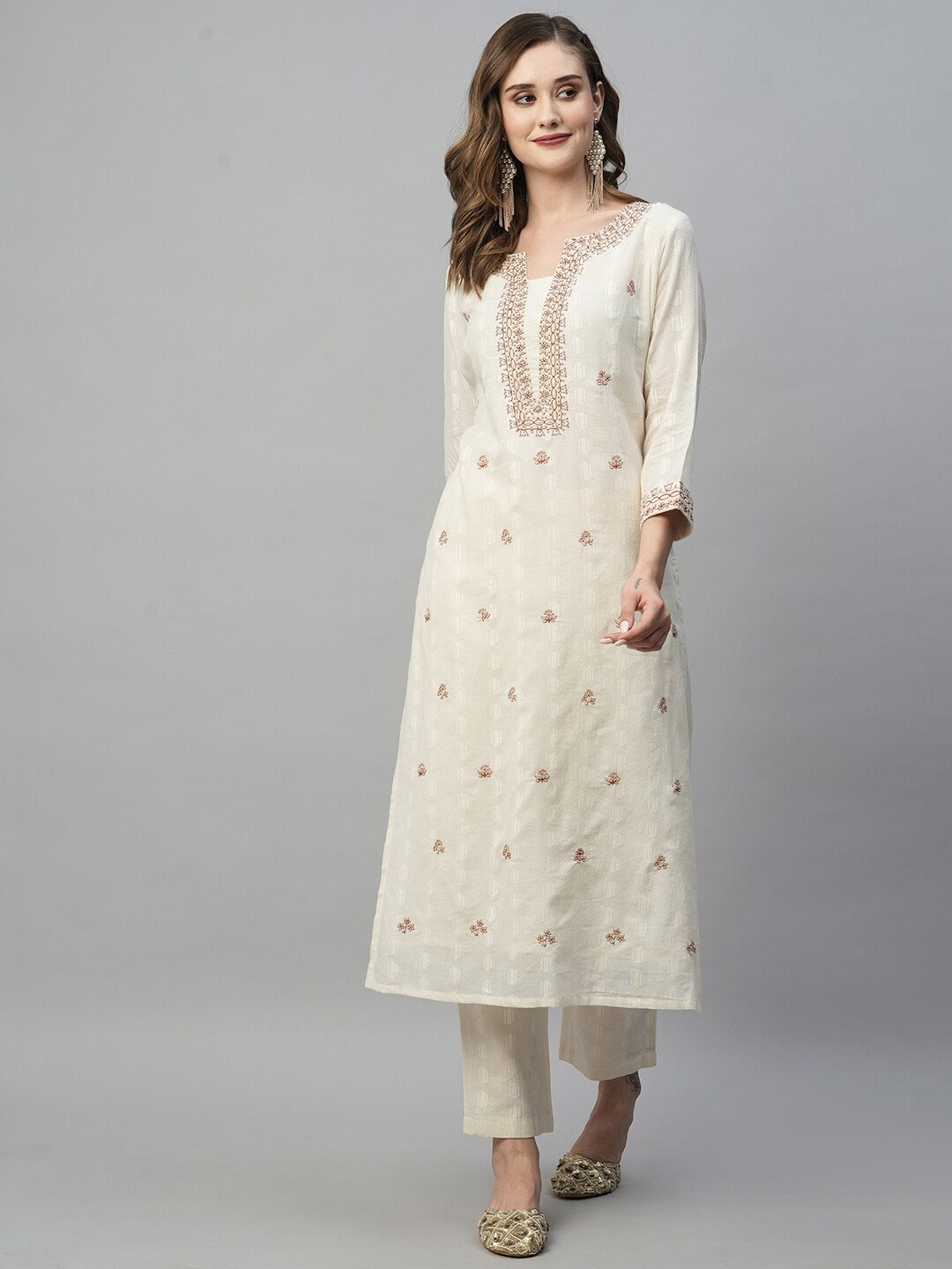 

HEEPOSH Floral Printed Thread Work Straight Pure Cotton Kurta & Trousers With Dupatta, Cream