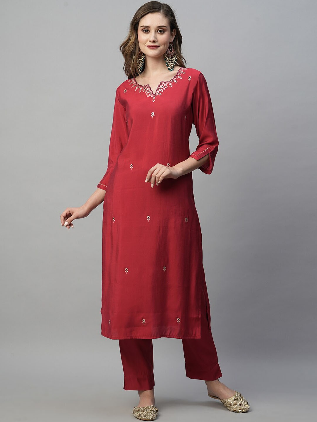 HEEPOSH Floral Embroidered Regular Kurta & Trousers & With Dupatta, Burgundy