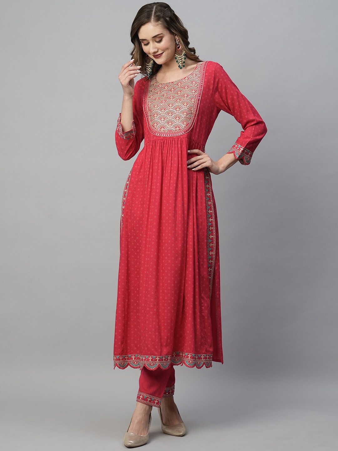 

HEEPOSH Floral Printed Thread Work Detail Pleated A-Line Kurta with Trousers & Dupatta, Magenta