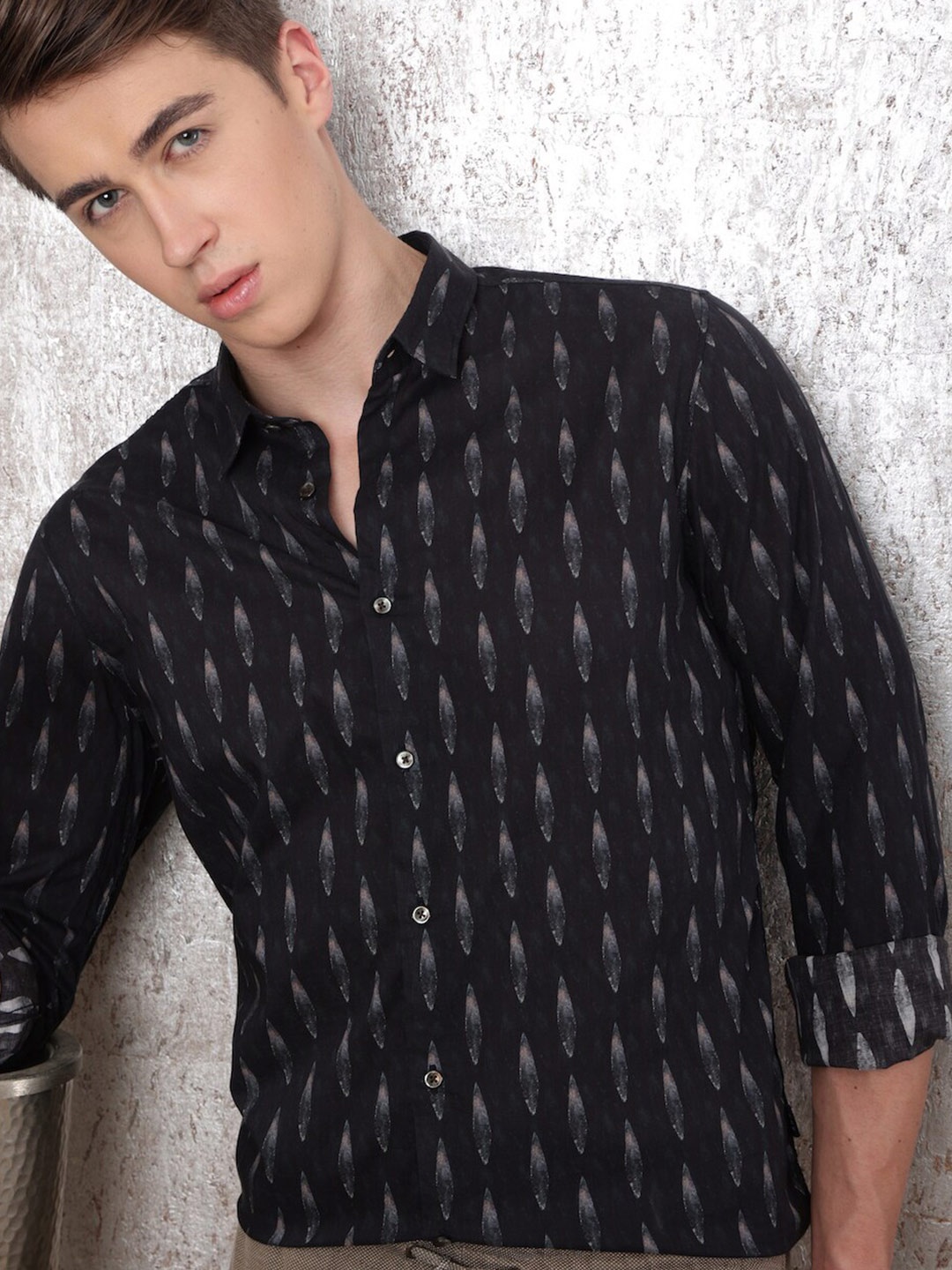 

POE Men Black Classic Slim Fit Opaque Printed Casual Shirt