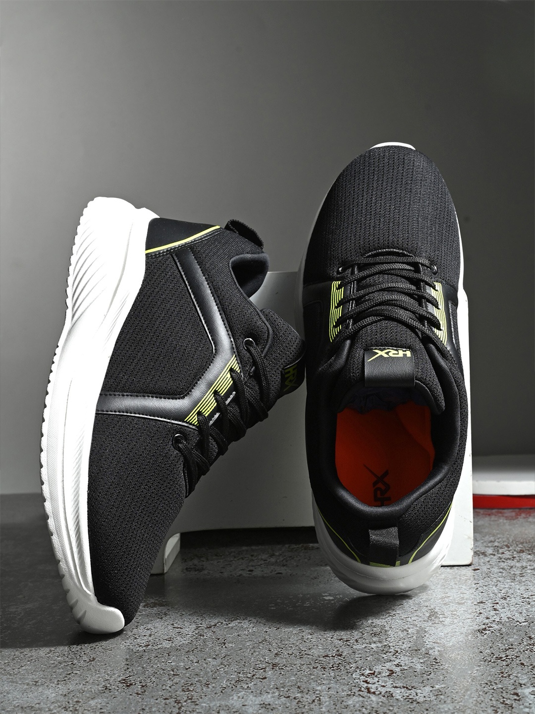 

HRX by Hrithik Roshan Men Black Memory Foam Technology Running Shoes