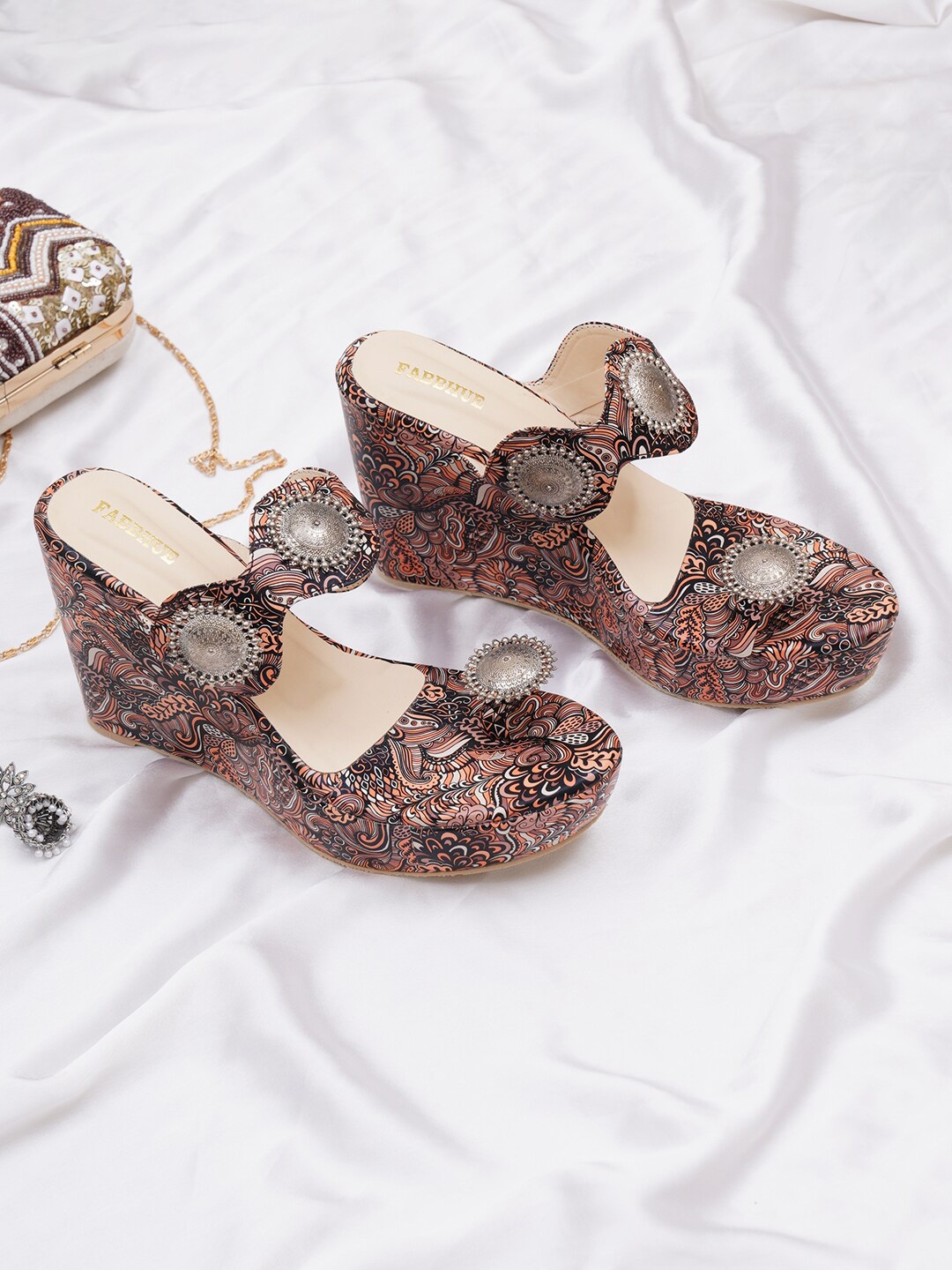 

FABBHUE Printed Embellished Wedge Heels, Red