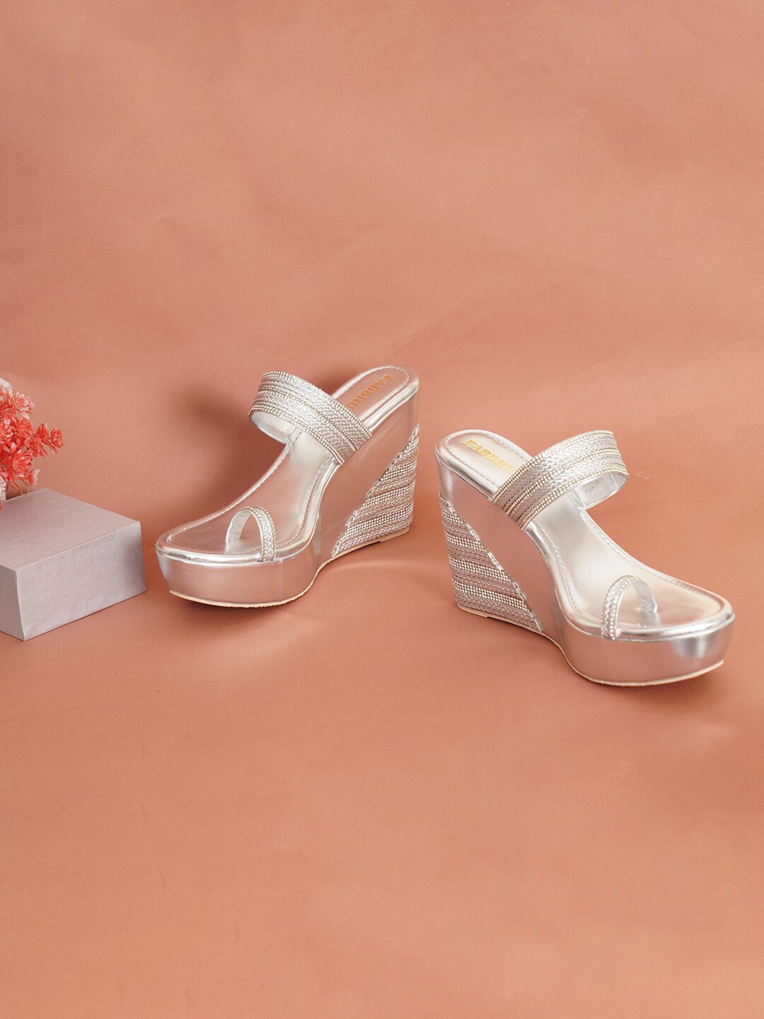 

FABBHUE Embellished Party One Toe Wedges, Silver