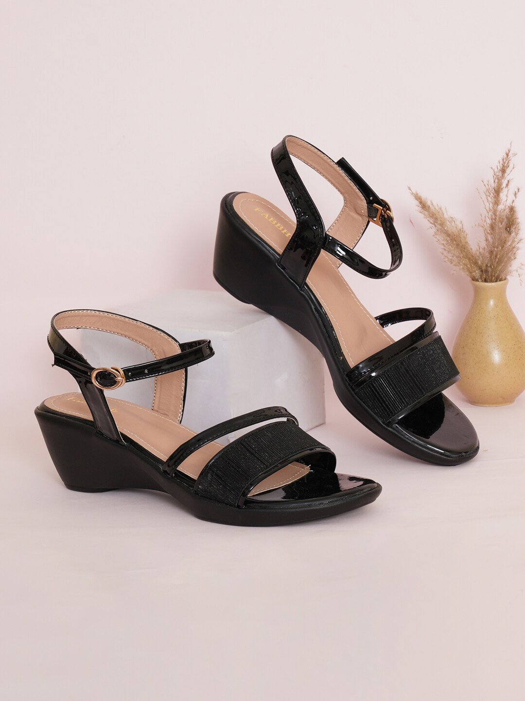 

FABBHUE Textured Open Toe Wedges With Buckles Closure, Black