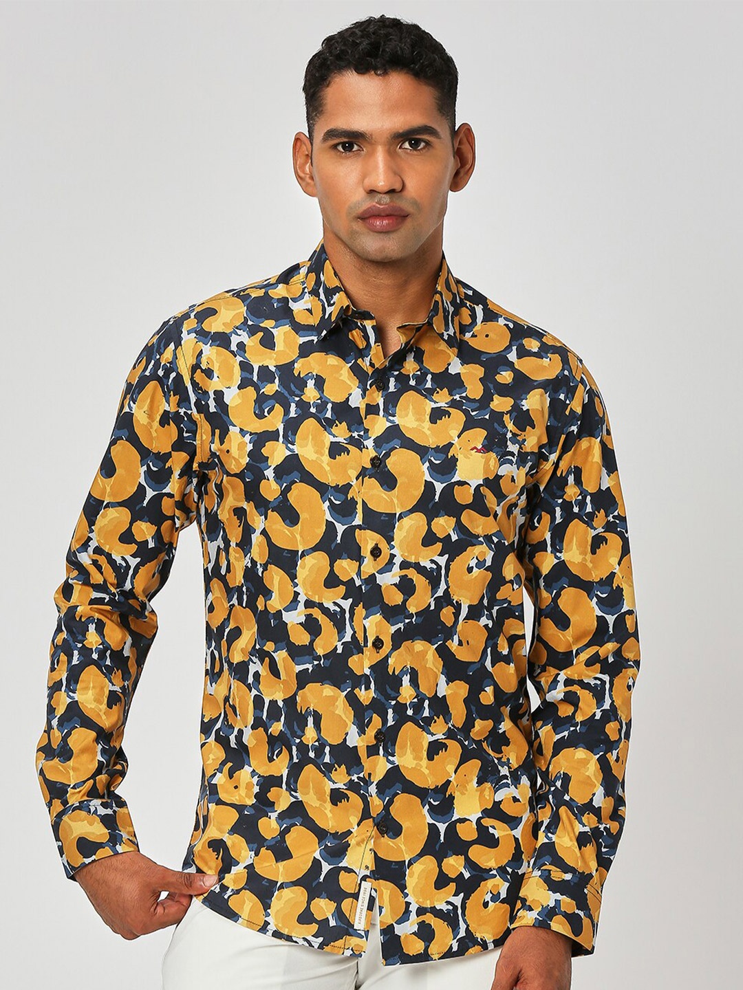 

Mufti Conversational Printed Slim Fit Opaque Cotton Casual Shirt, Yellow