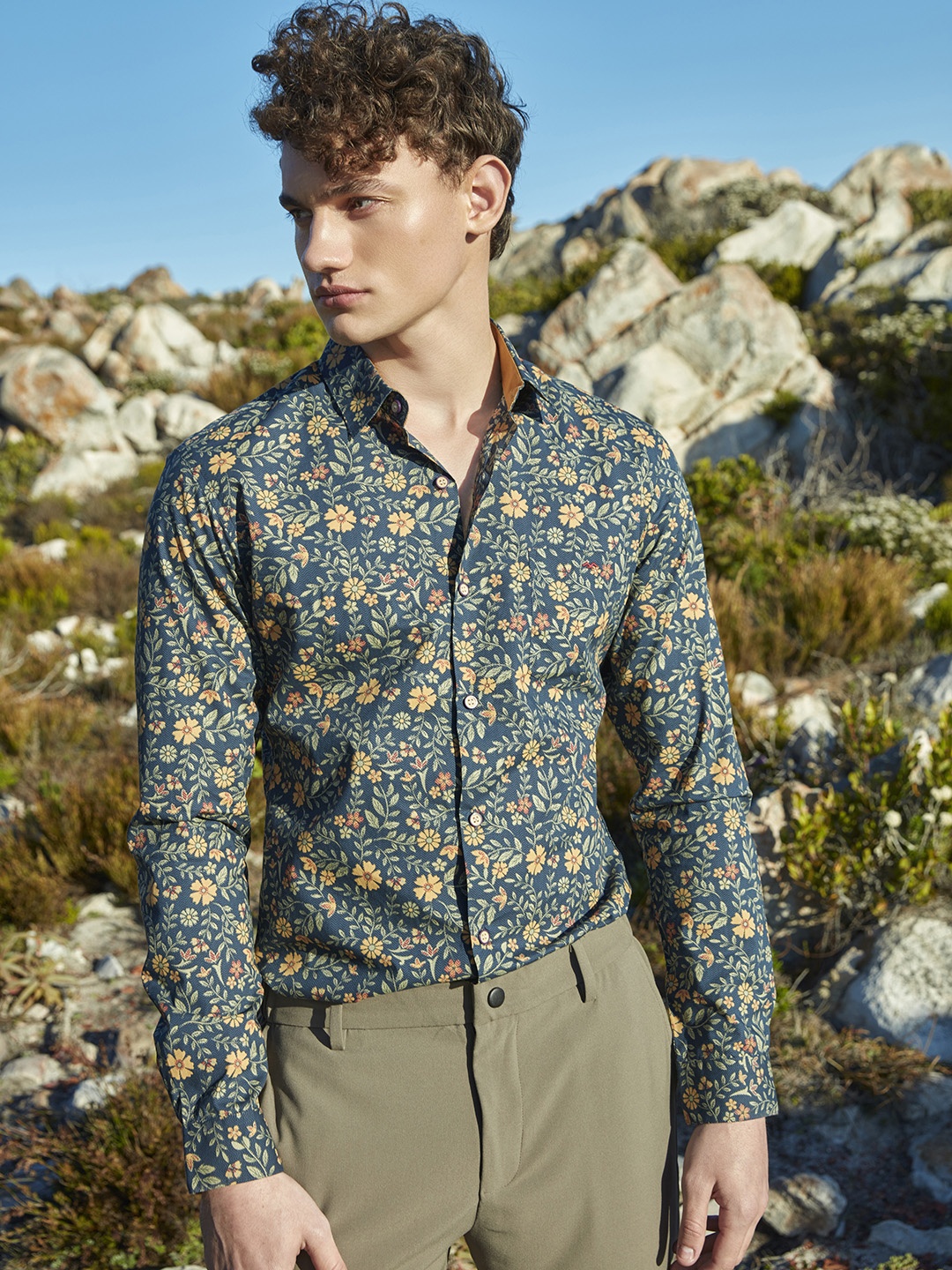 

Mufti Slim Fit Floral Printed Pure Cotton Casual Shirt, Navy blue