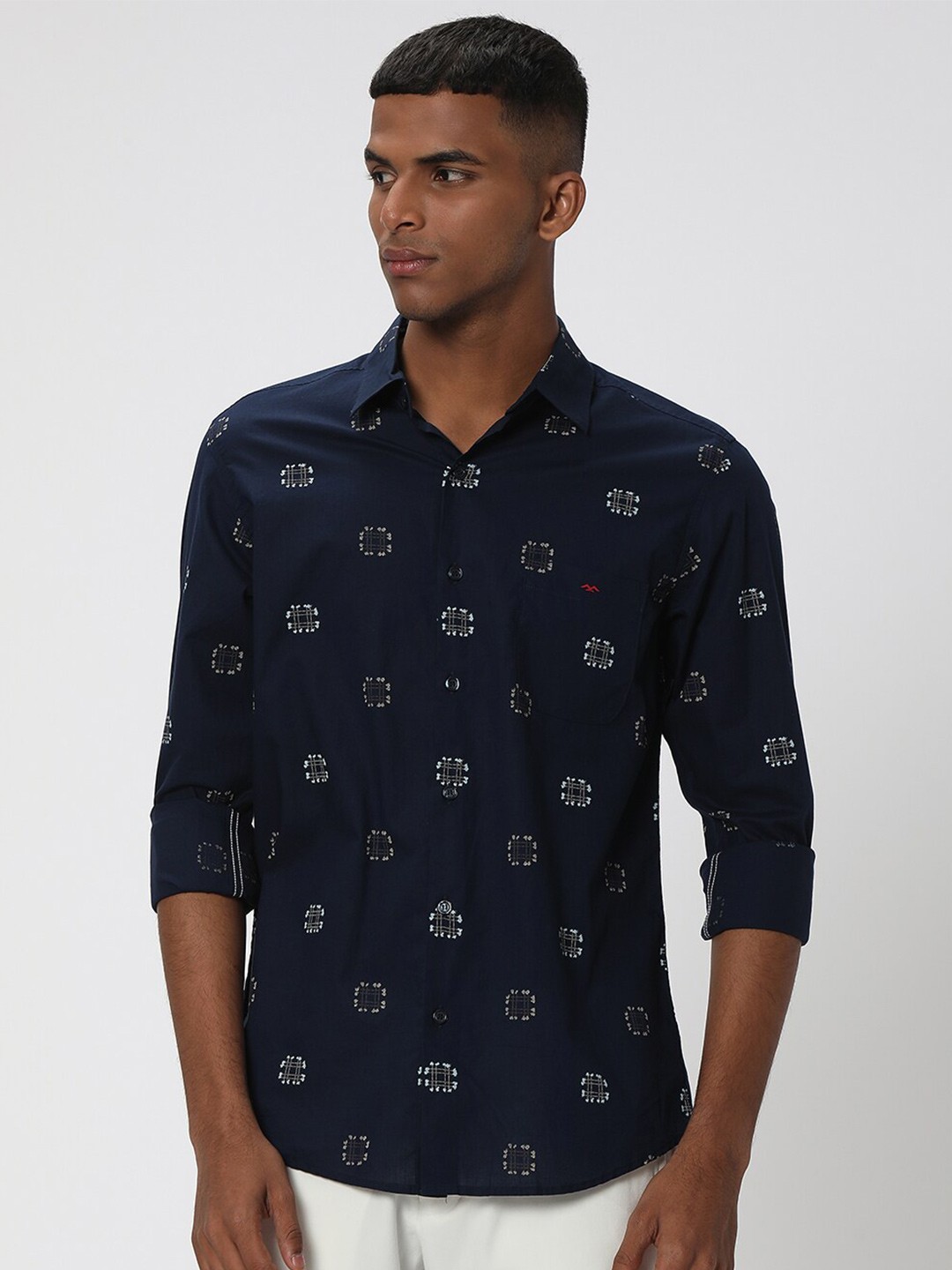 

Mufti Conversational Printed Slim Fit Pure Cotton Casual Shirt, Navy blue