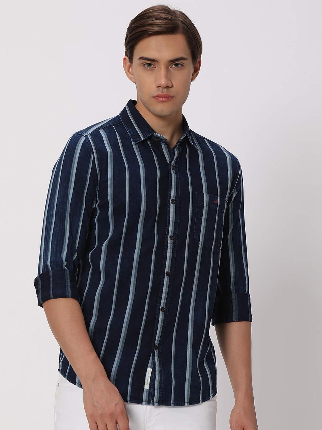 

Mufti Slim Fit Vertical Striped Pure Cotton Casual Shirt, Navy blue