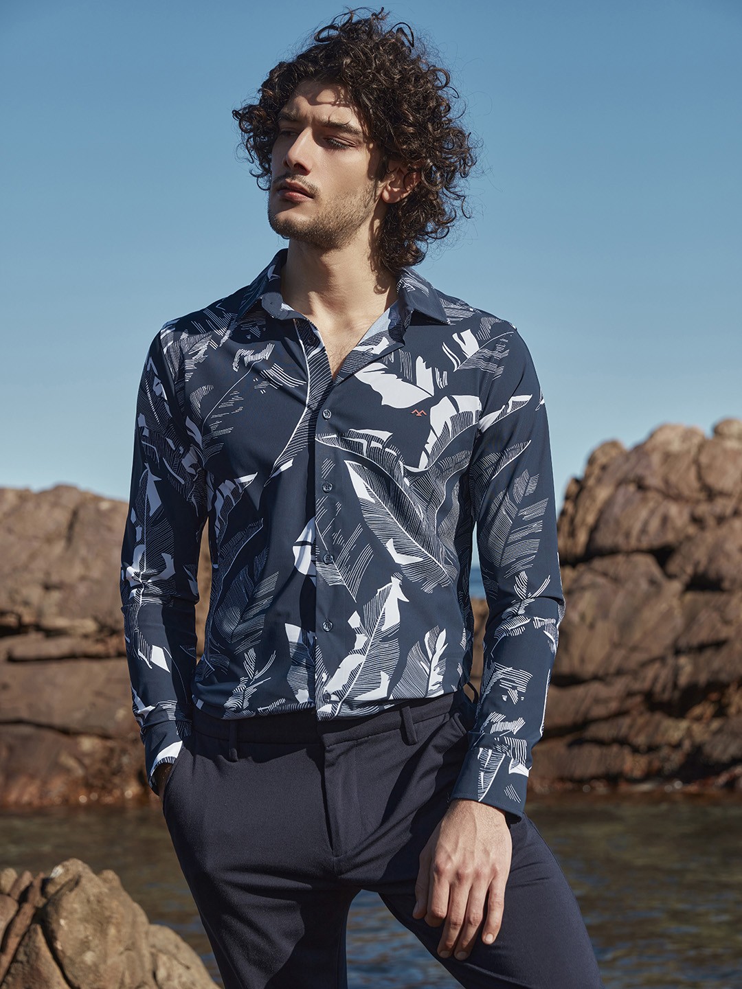 

Mufti Conversational Printed Slim Fit Opaque Casual Shirt, Navy blue