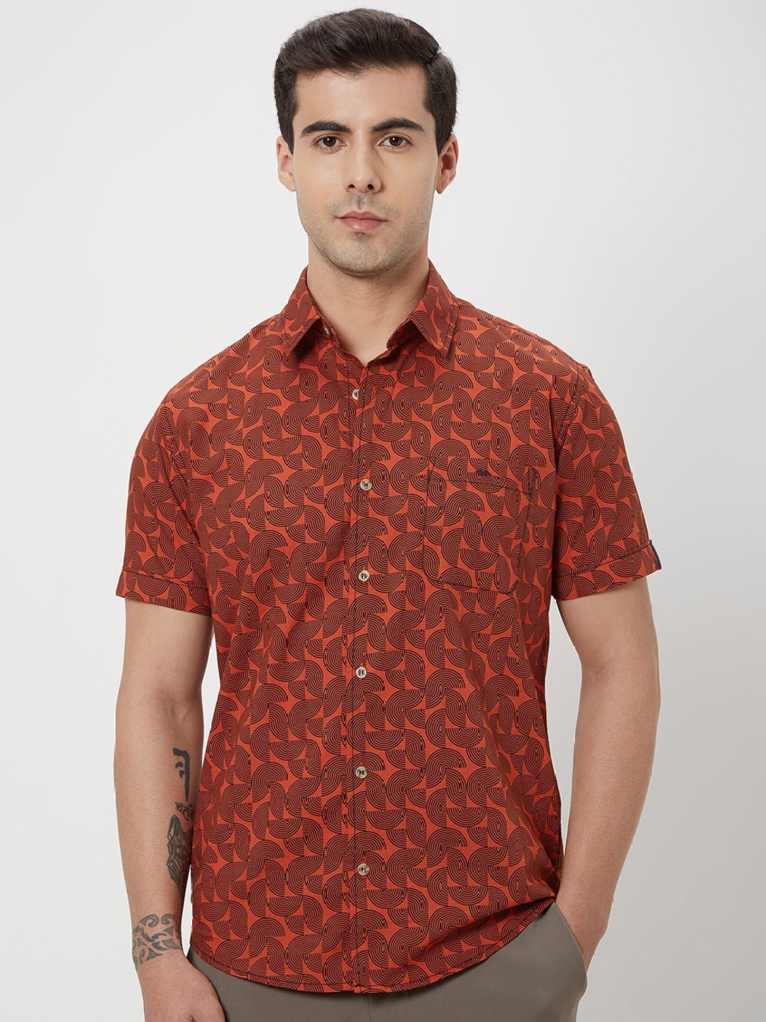 

Mufti Geometric Printed Slim Fit Opaque Cotton Casual Shirt, Orange