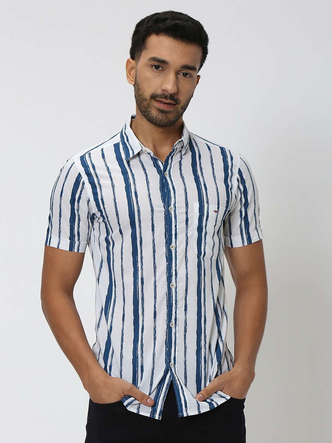 

Mufti Striped Opaque Pure Cotton Casual Shirt, Navy blue