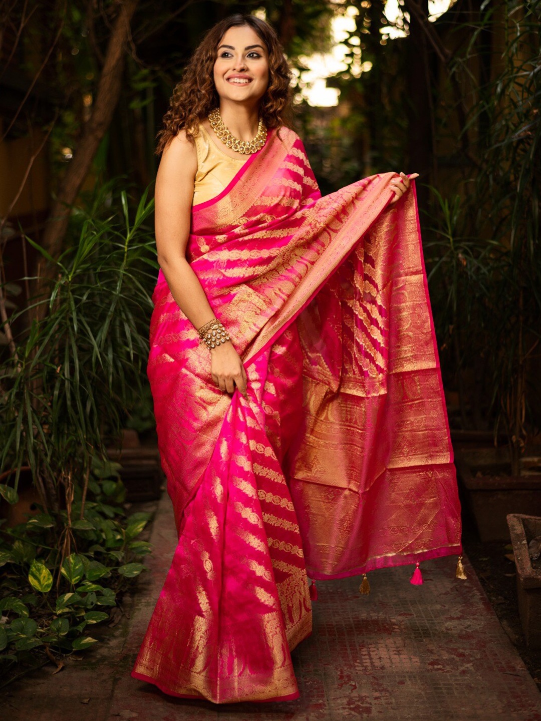 

Apaapi Threads of glory Ethnic Motifs Woven Design Zari Organza Saree, Magenta