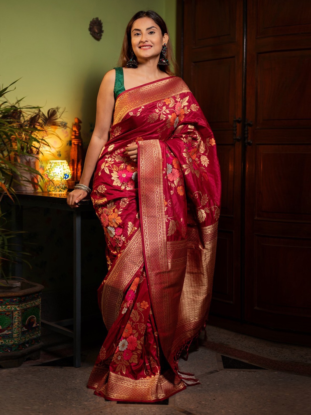 

Apaapi Floral Woven Design Zari Saree, Red