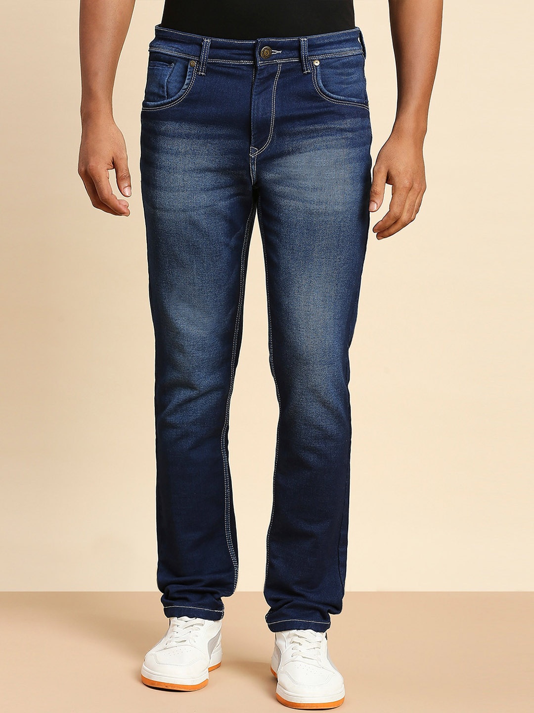 

HJ HASASI Men High-Rise Clean Look Light Fade Relaxed Fit Jeans, Blue