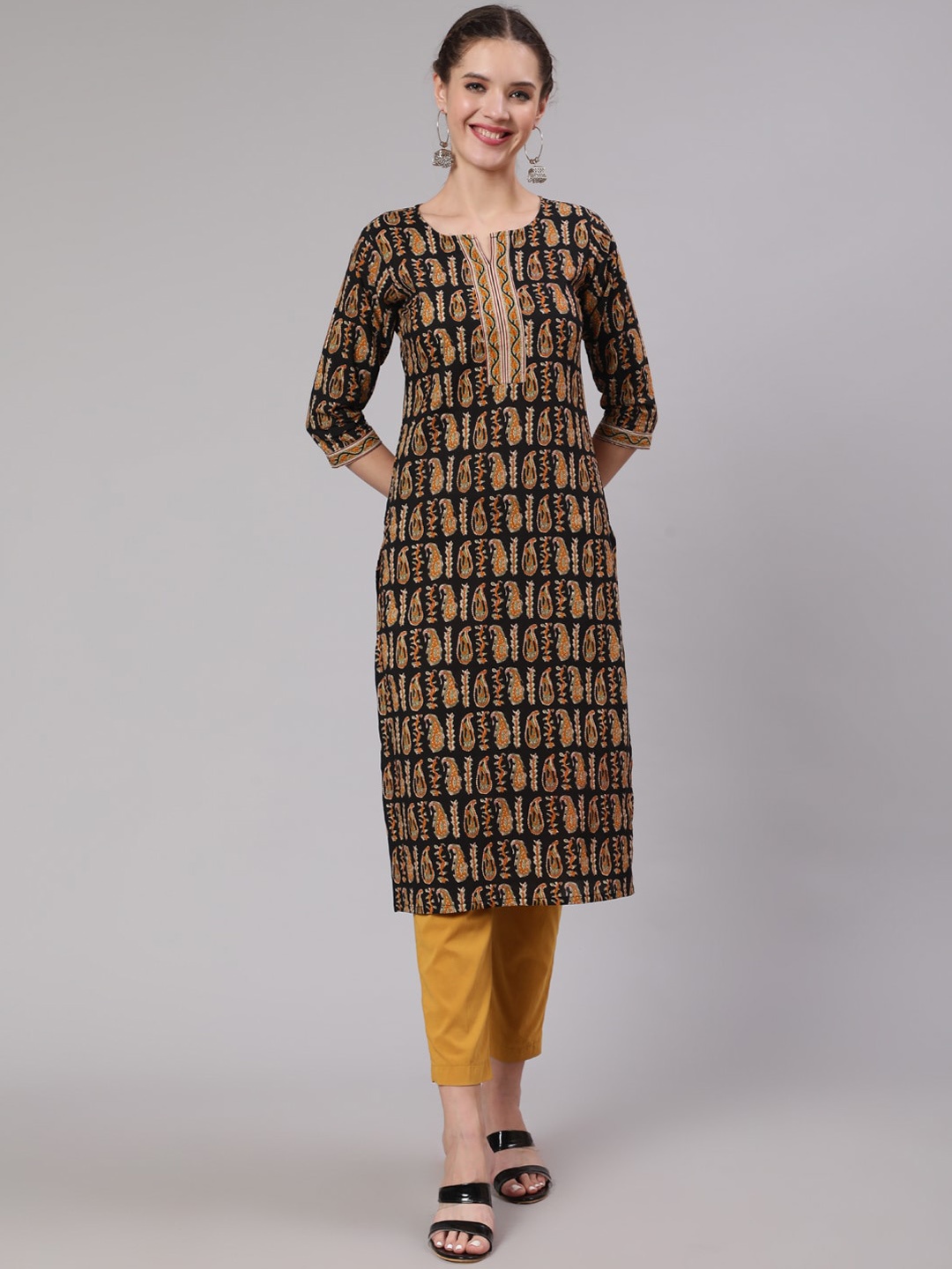 

Nayo Paisley Printed Square Neck Thread Work Pure Cotton Straight Kurta, Black