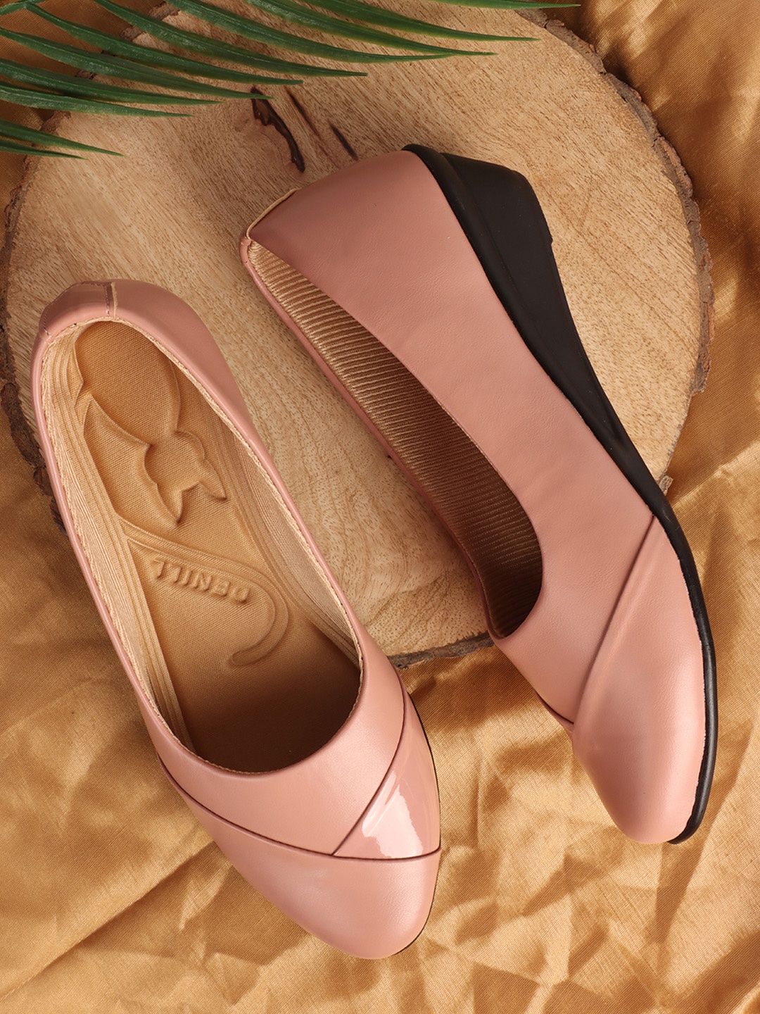 

Denill Round Toe Ballerinas, Peach