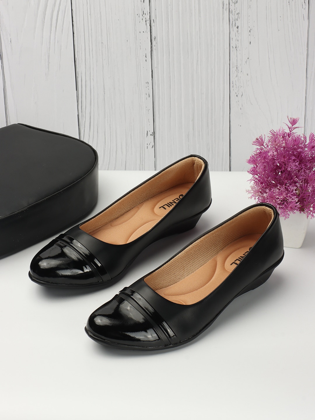 

Denill Round Toe Ballerinas, Black