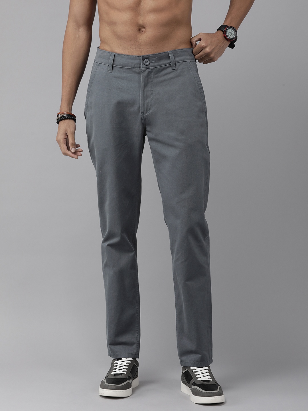 

Roadster Men Slim Fit Pure Cotton Chinos, Grey
