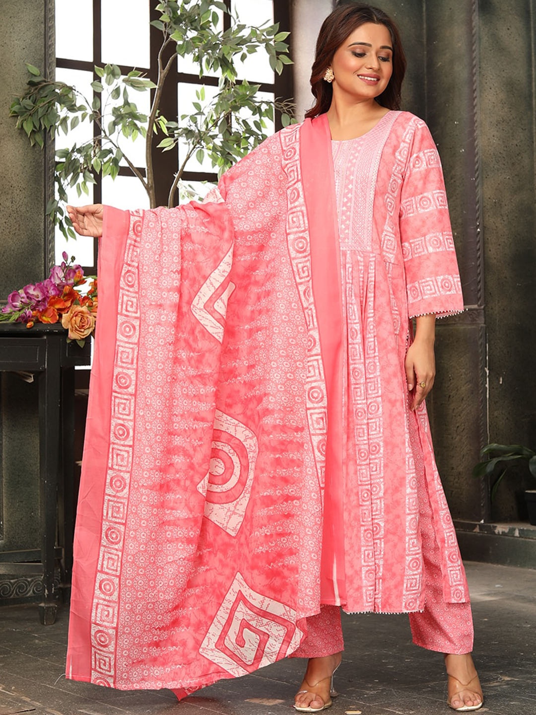 

KALINI Ethnic Motifs Printed Straight Kurta & Trousers With Dupatta, Peach