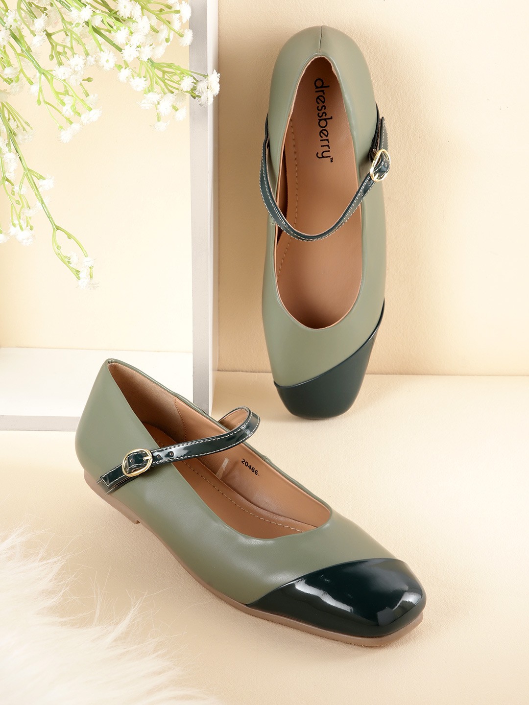 

DressBerry Women Square Toe Ballerinas, Green