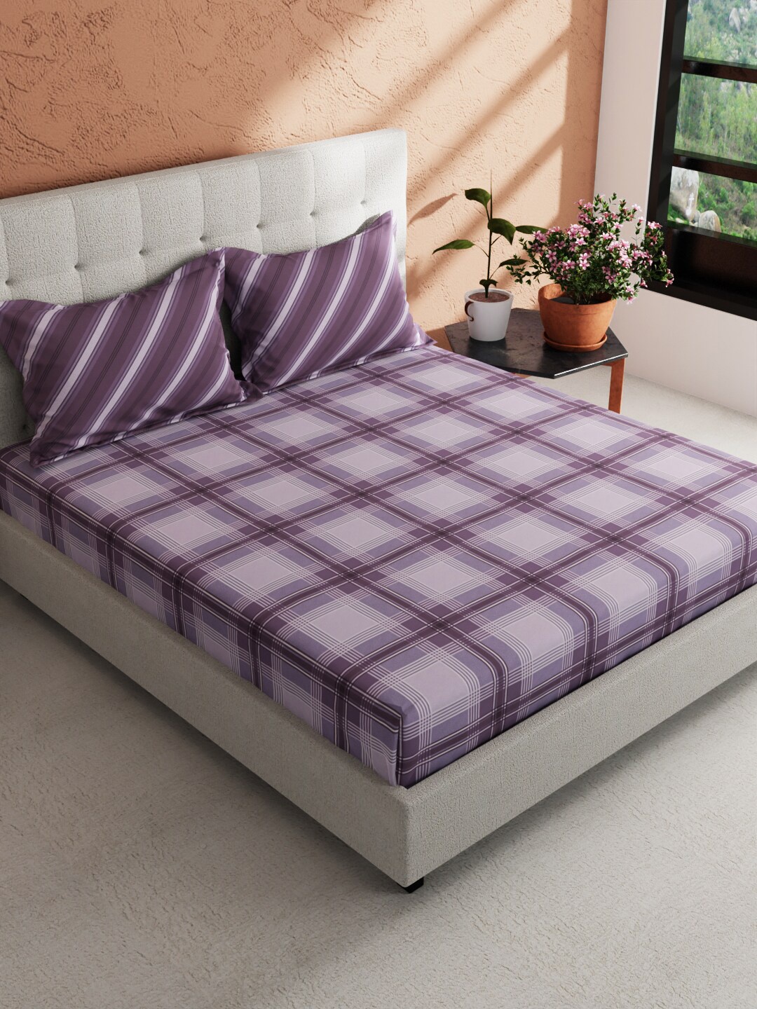 

BIANCA Giodeno Purple & White Geometric Cotton 144 TC King Bedsheet with 2 Pillow Covers