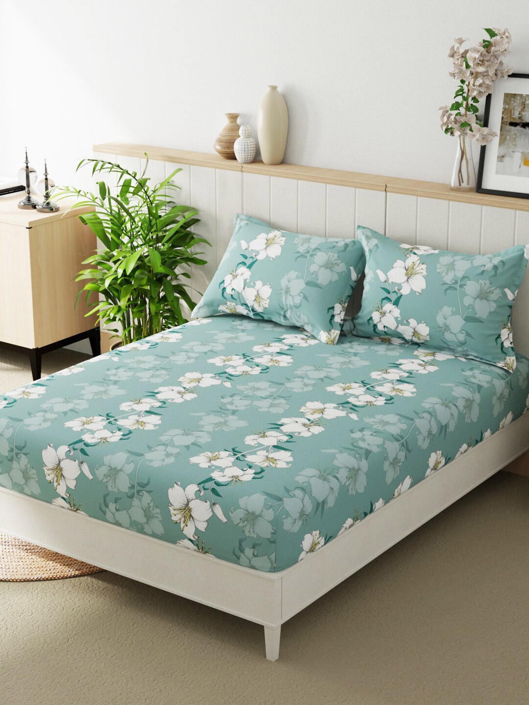 

BIANCA Blue & White Floral 152 TC Queen Fitted Bedsheet with 2 Pillow Covers