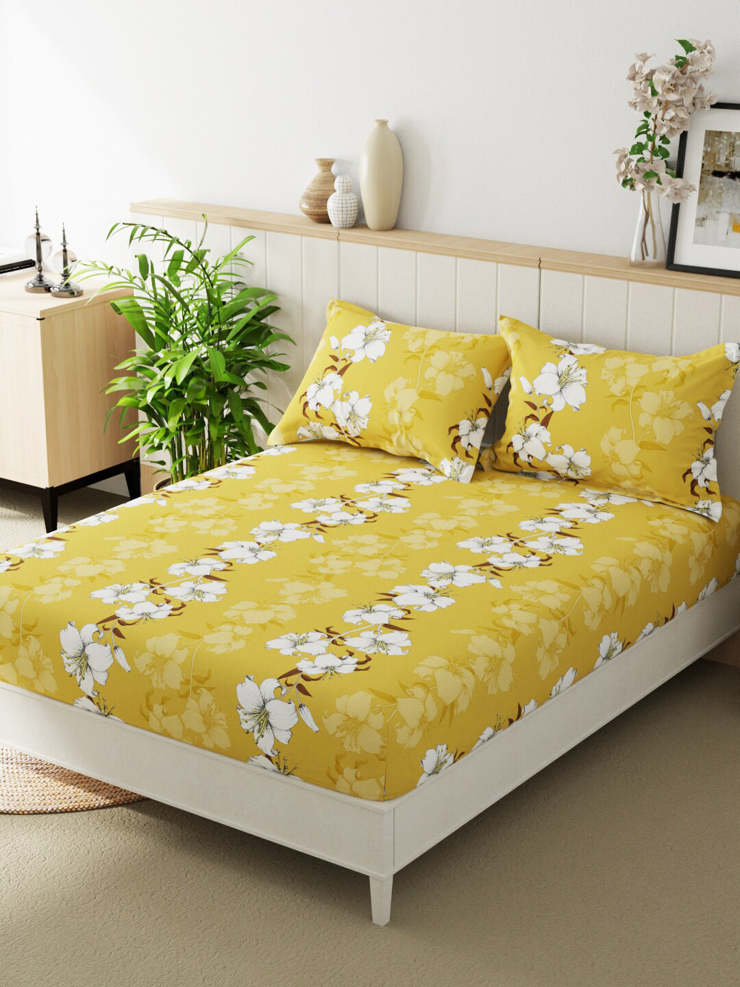 

BIANCA Beumonte Yellow & White Floral Microfiber 152 TC Queen Bedsheet & 2 Pillow Covers