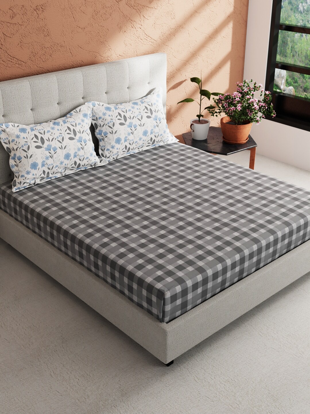 

BIANCA Giodeno Grey & White Geometric Printed 144 TC Pure Cotton King Bedsheet Set