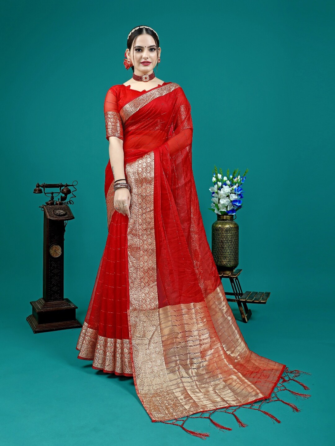 

AVANTIKA FASHION Woven Design Zari Detailed Organza Banarasi Saree, Red