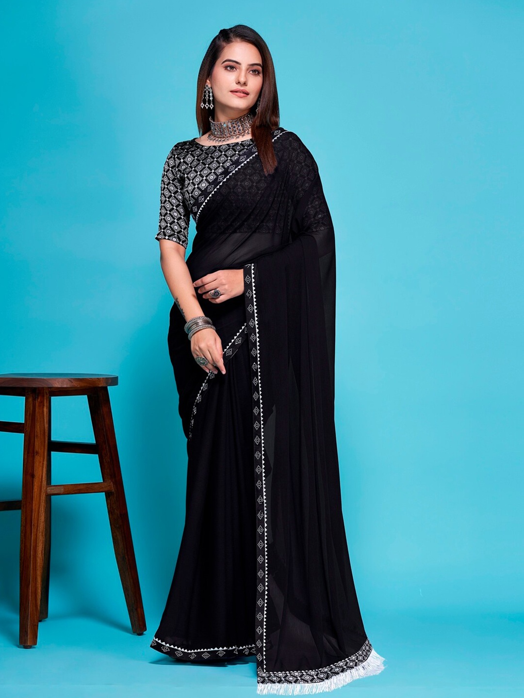 

AVANTIKA FASHION Beads and Stones Pure Silk Saree, Black