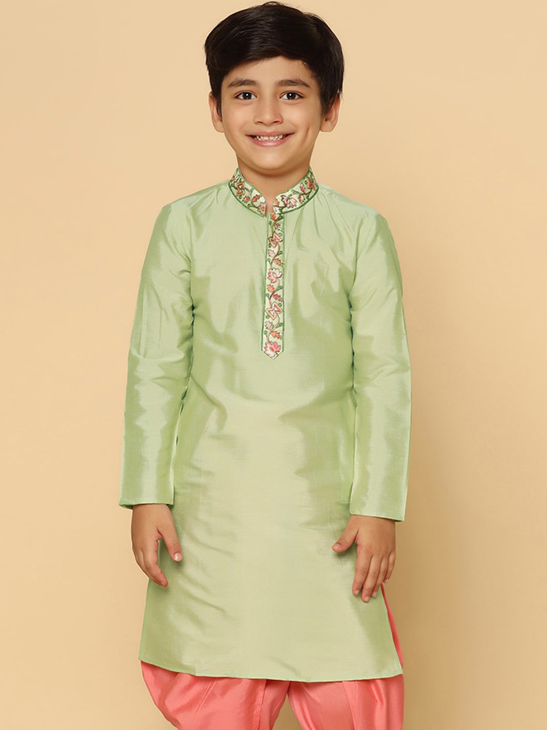 

KISAH Boys Solid Regular Fit Thread Work Kurta, Green