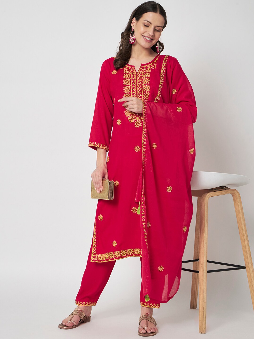 

IkDaiya Floral Embroidered Regular Thread Work Kurta &Trousers With Dupatta, Pink