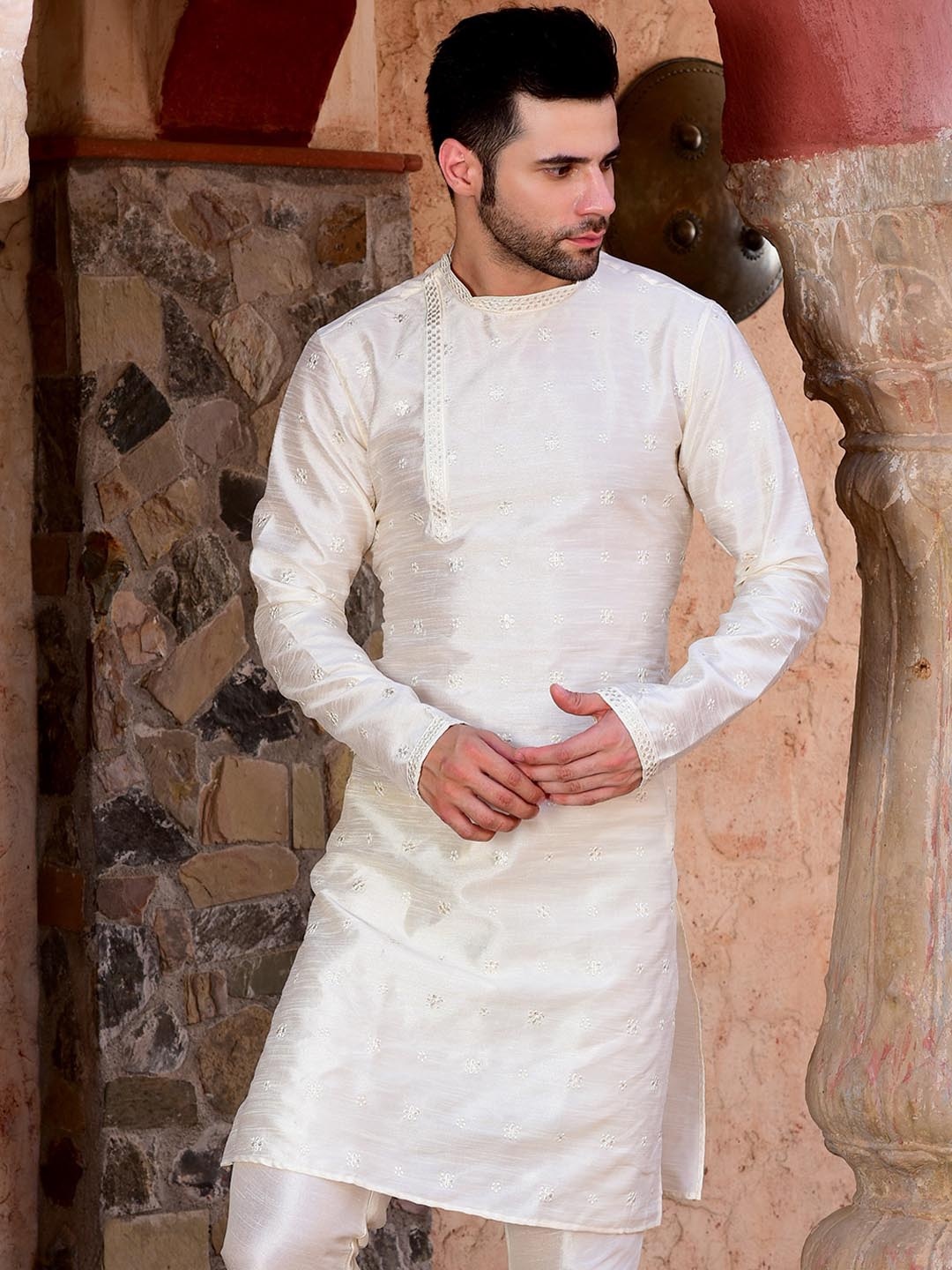 

HOUSE OF DEYANN Floral Embroidered Band Collar Sequinned Straight Kurta, Off white