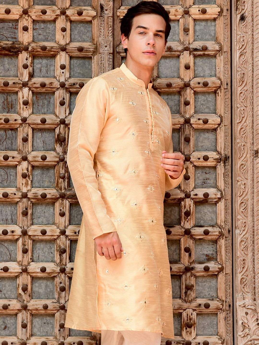 

HOUSE OF DEYANN Ethnic Motifs Embroidered Mandarin Collar Mirror Work Kurta, Cream