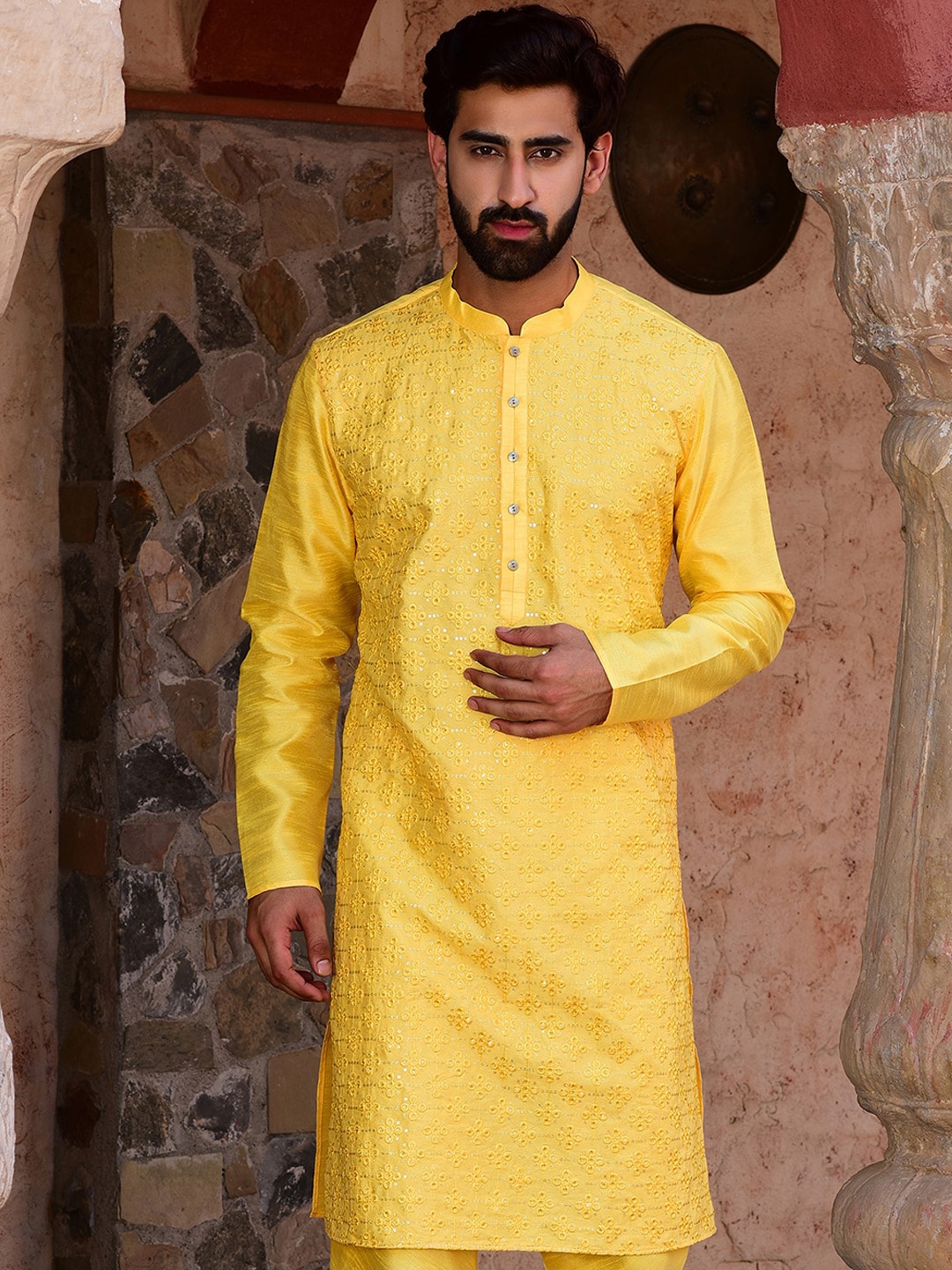 

HOUSE OF DEYANN Ethnic Motifs Embroidered Mandarin Collar Sequinned Straight Kurta, Yellow
