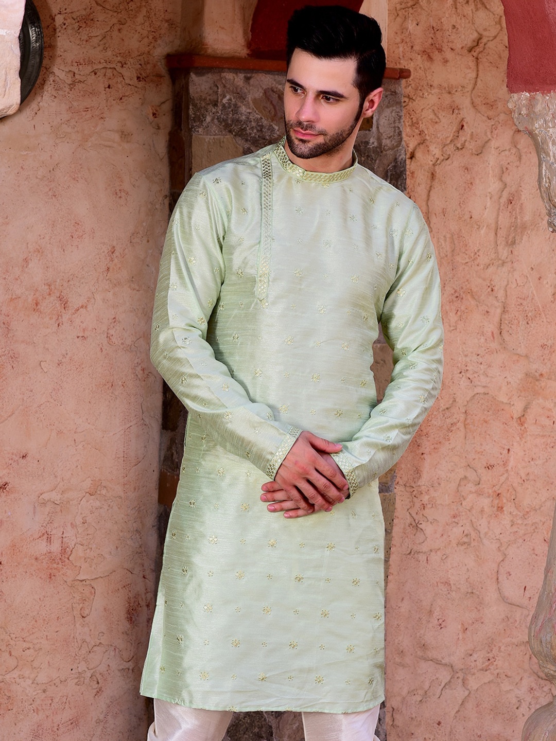 

HOUSE OF DEYANN Floral Embroidered Band Collar Sequinned Straight Kurta, Green