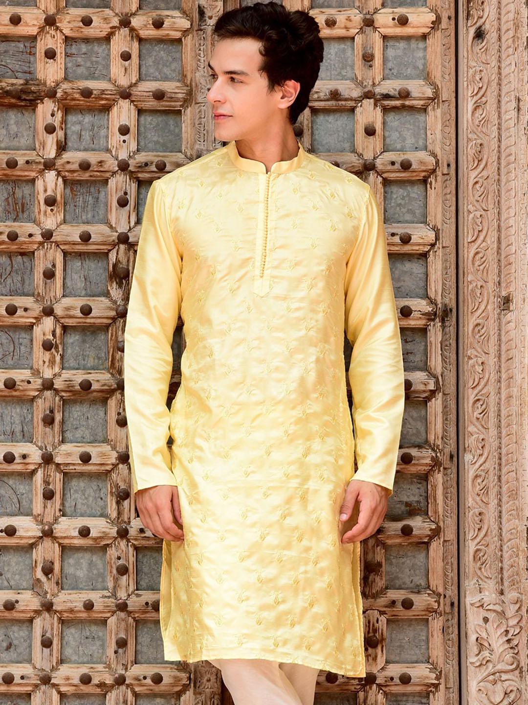 

HOUSE OF DEYANN Ethnic Motifs Embroidered Mandarin Collar Kurta, Yellow