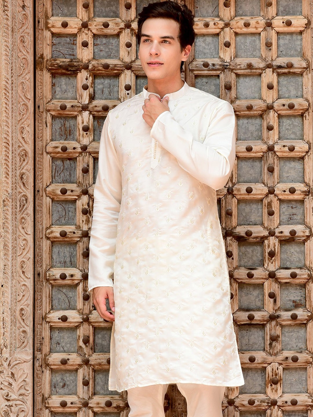 

HOUSE OF DEYANN Ethnic Motifs Embroidered Mandarin Collar Straight Kurta, Off white