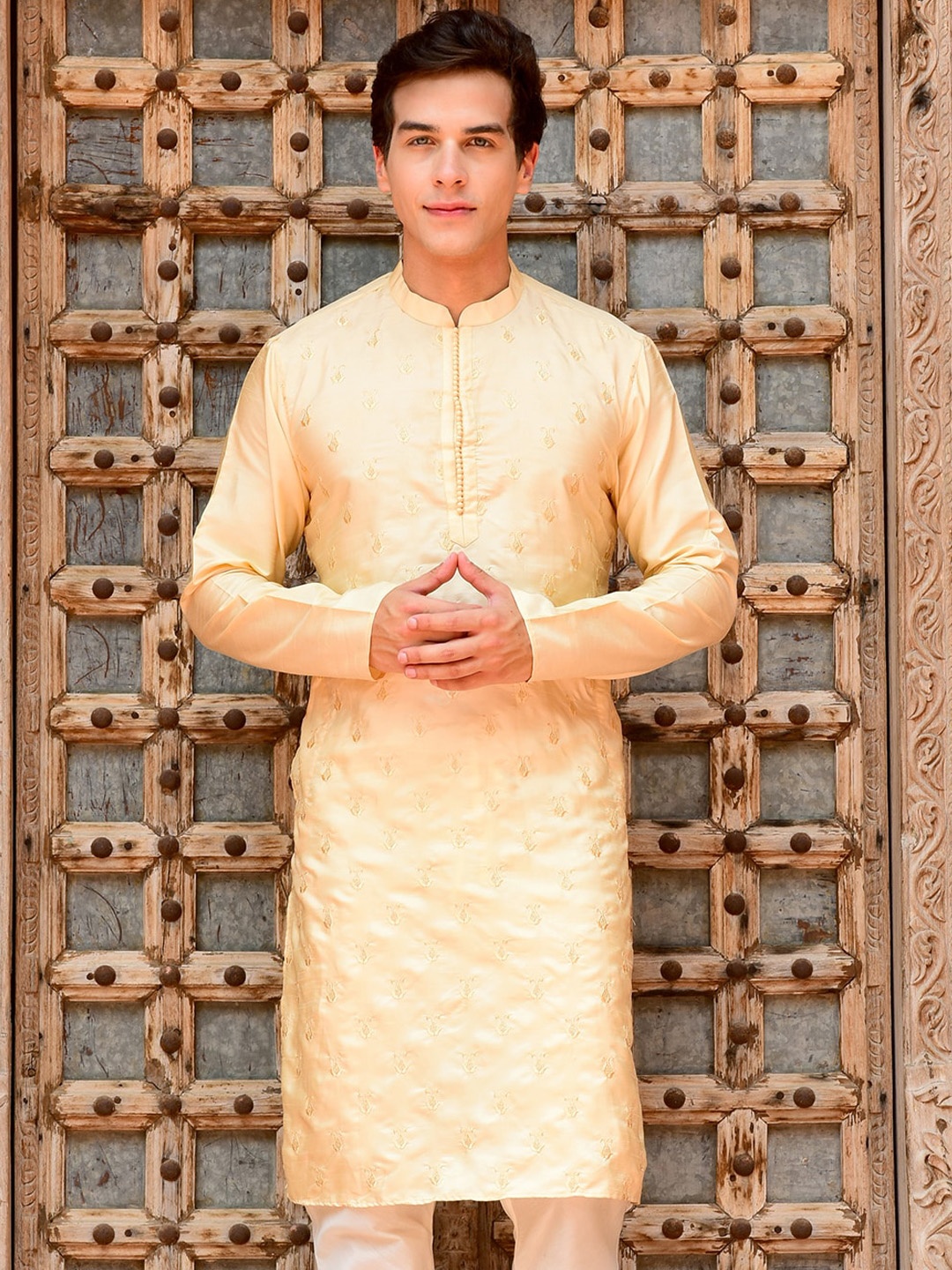 

HOUSE OF DEYANN Ethnic Motifs Embroidered Mandarin Collar Straight Kurta, Cream
