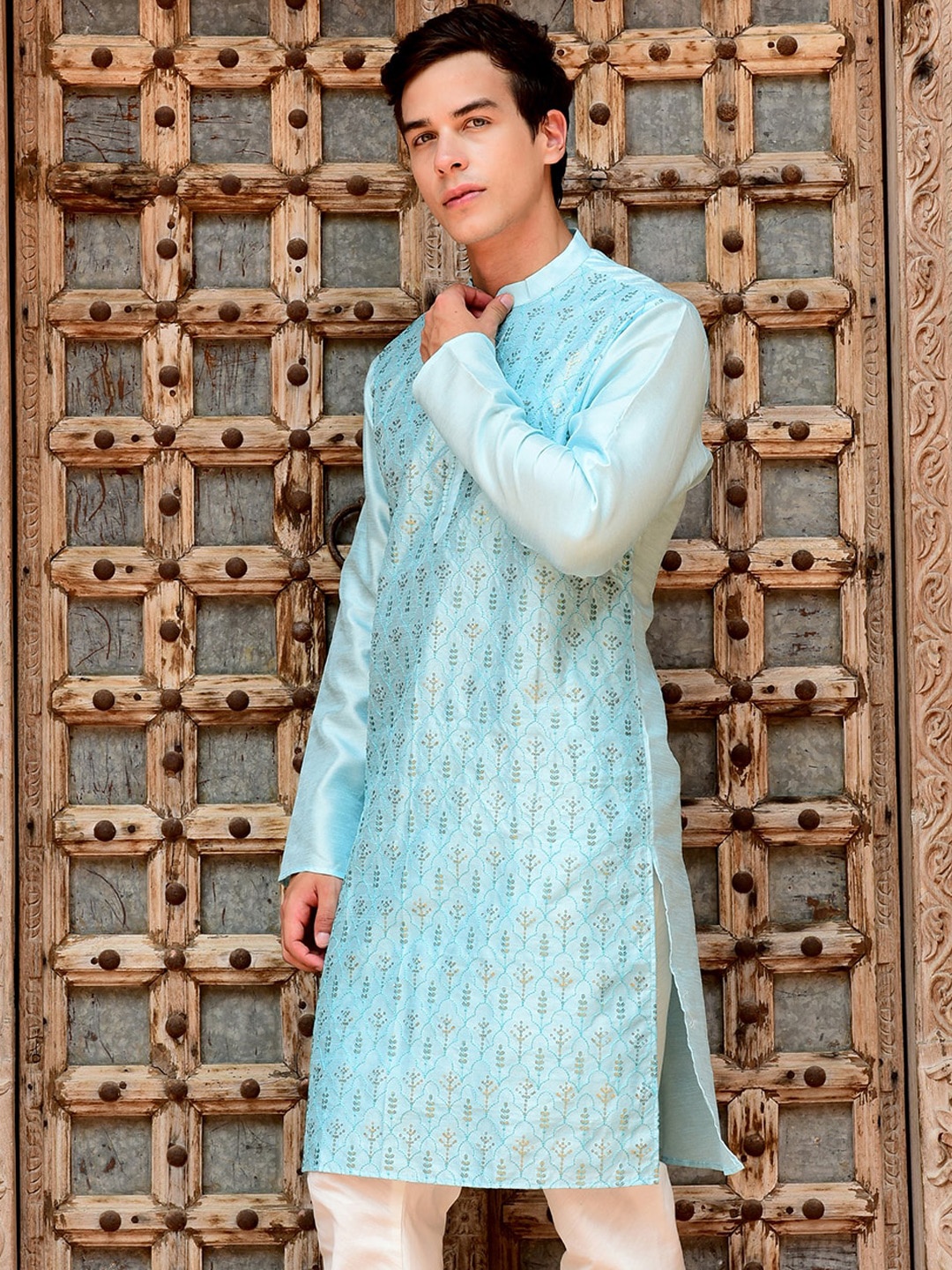 

HOUSE OF DEYANN Ethnic Motifs Embroidered Mandarin Collar Sequinned Straight Kurta, Blue