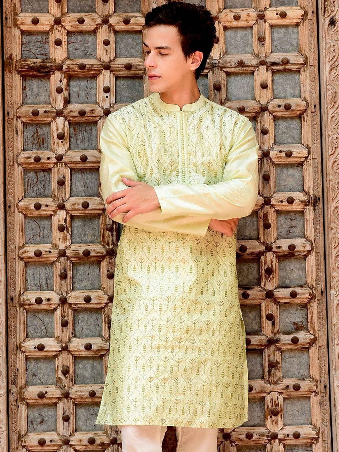 

HOUSE OF DEYANN Ethnic Motifs Embroidered Mandarin Collar Sequinned Kurta, Green
