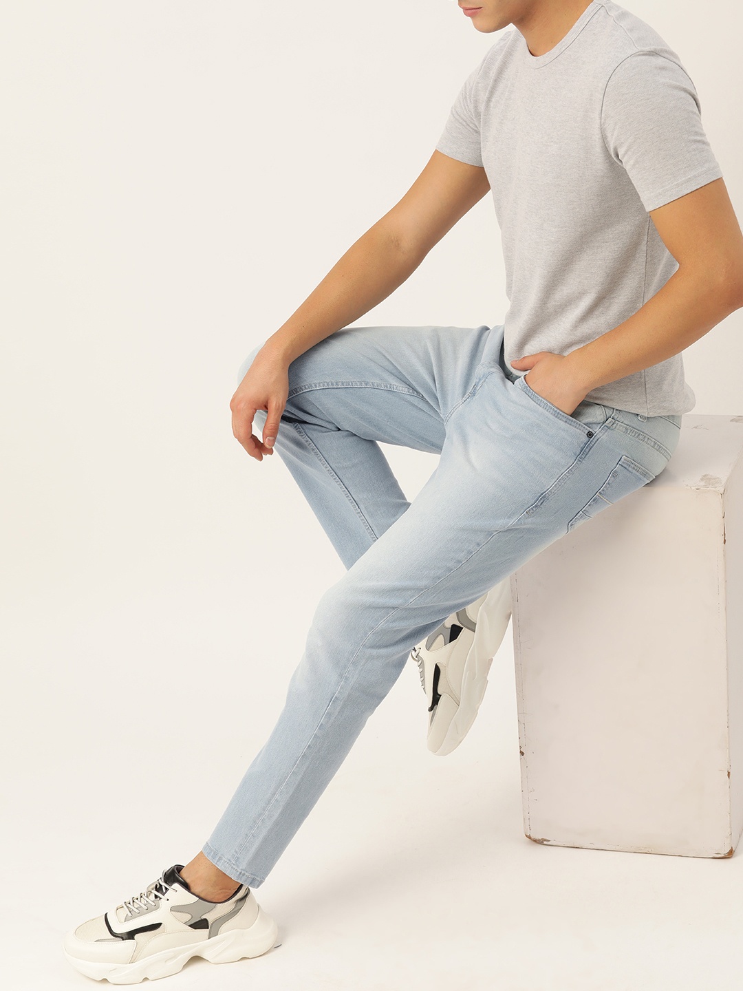 

Mast & Harbour Men Slim Tapered Fit Light Fade Stretchable Jeans, Blue