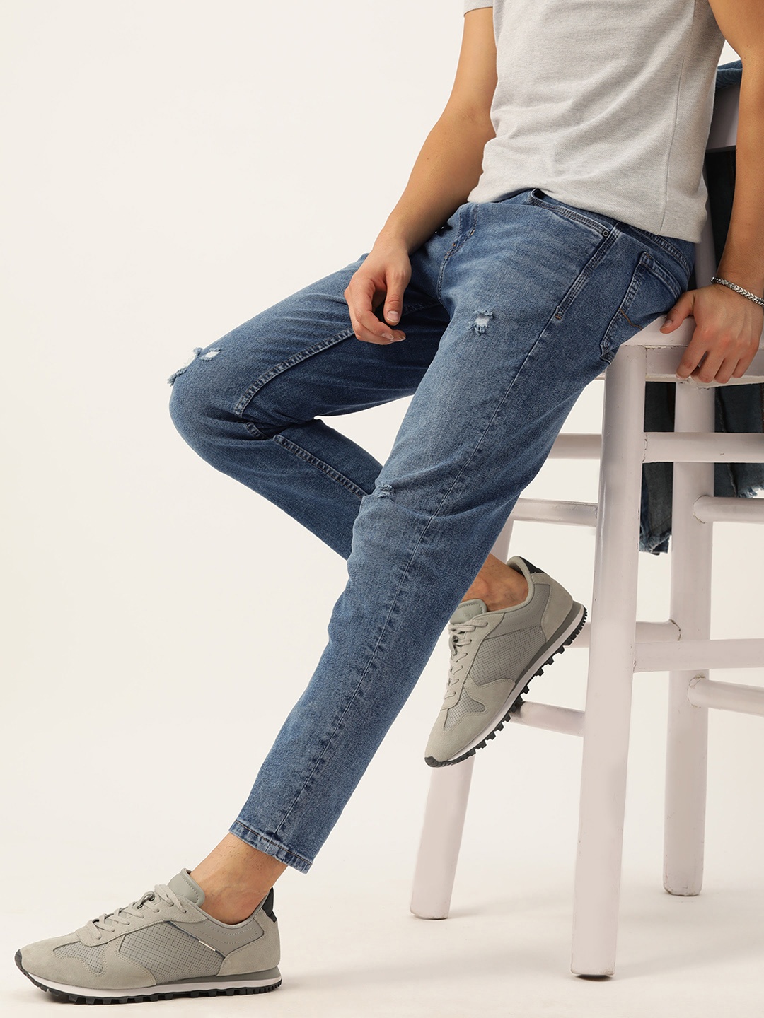 

Mast & Harbour Men Mildly Distressed Light Fade Stretchable Jeans, Blue