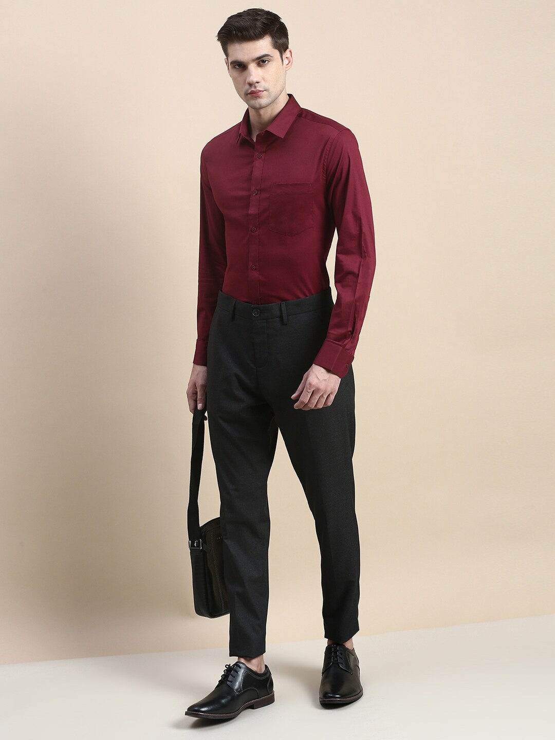 

INVICTUS Standard Spread Collar Slim Fit Cotton Formal Shirt, Maroon