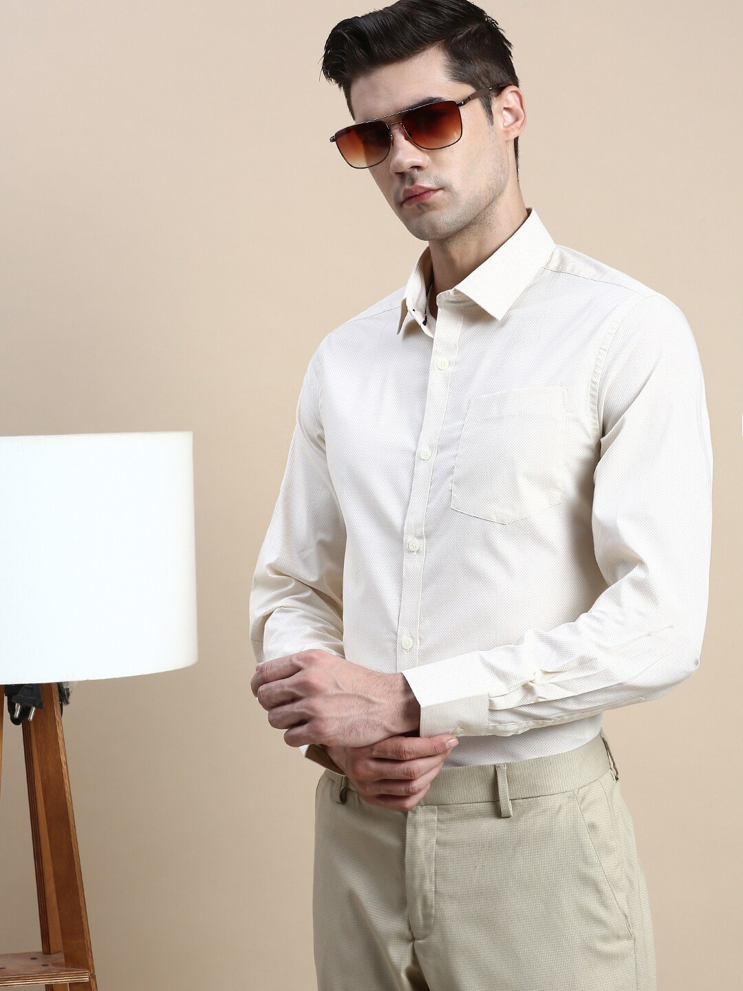 

INVICTUS Standard Spread Collar Slim Fit Cotton Formal Shirt, Cream