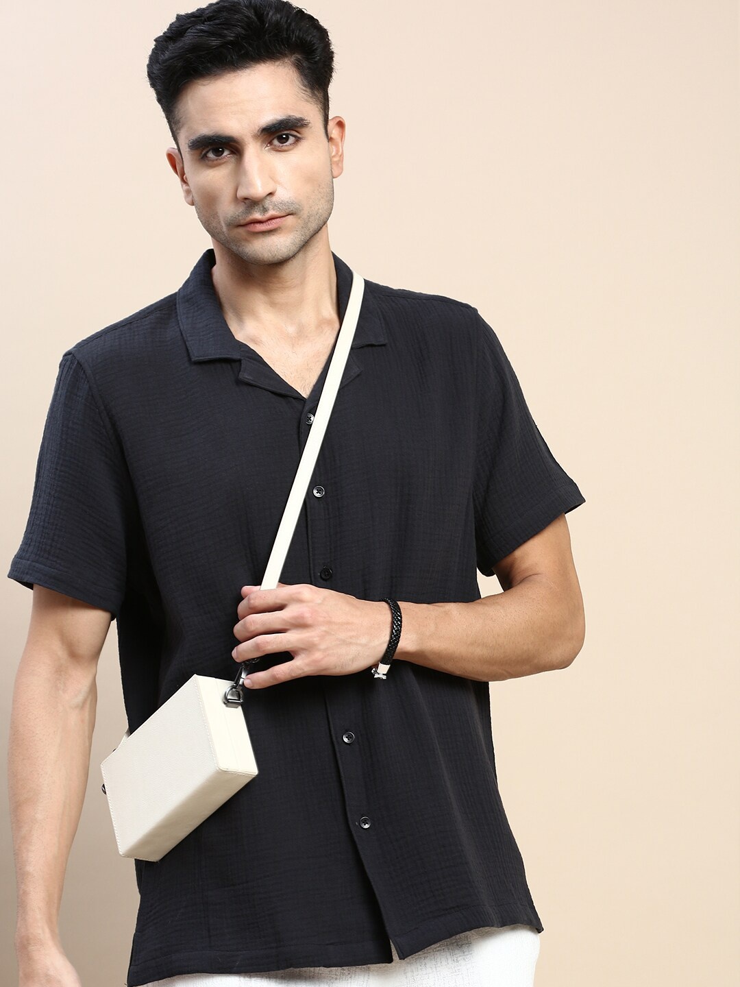 

INVICTUS Club Cuban Collar Slim Fit Seersucker Cotton Casual Shirt, Black