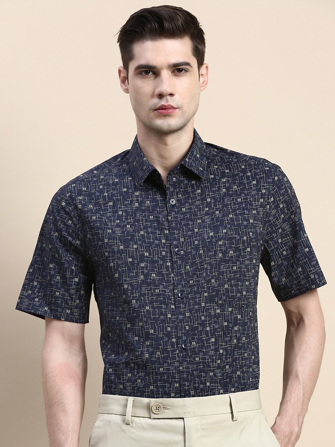 

INVICTUS Standard Abstract Printed Slim Fit Cotton Formal Shirt, Navy blue