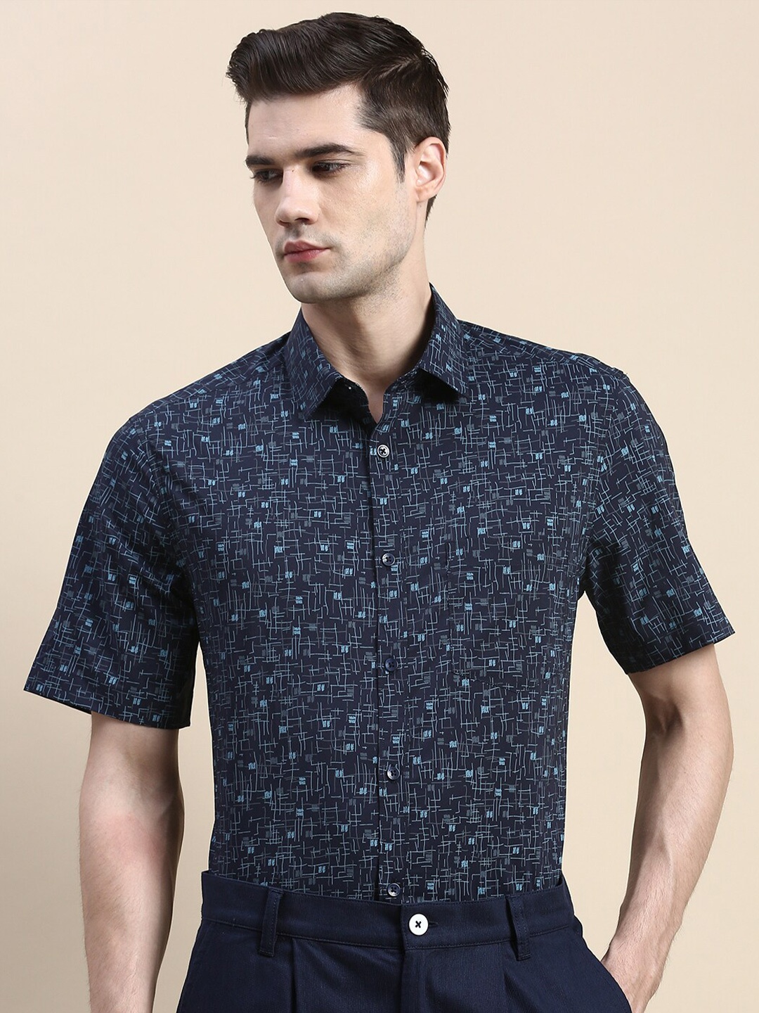 

INVICTUS Standard Abstract Printed Cotton Formal Shirt, Navy blue